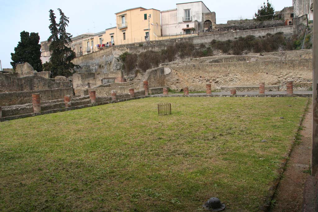 VI.1/7, Herculaneum, April 2013. Looking towards south-west corner of columned portico of palaestra.
Photo courtesy of Klaus Heese.